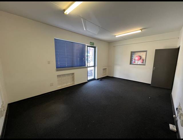 271M² WAREHOUSE TO LET IN STRIJDOMPARK